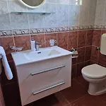Plavia Biograd Konukevi 4*