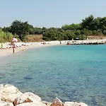 Plavia Biograd Konukevi
