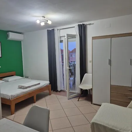 Plavia Biograd Penzion