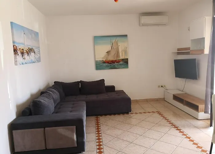 Gostinjska kuća Plavia Biograd 4*