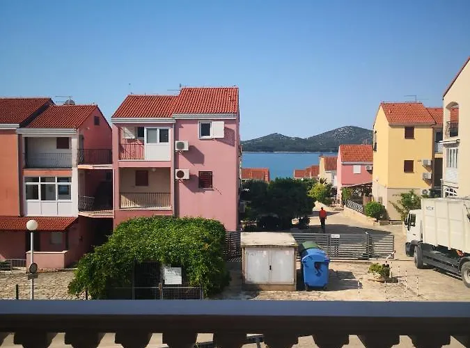 Pensión Plavia Biograd 4*