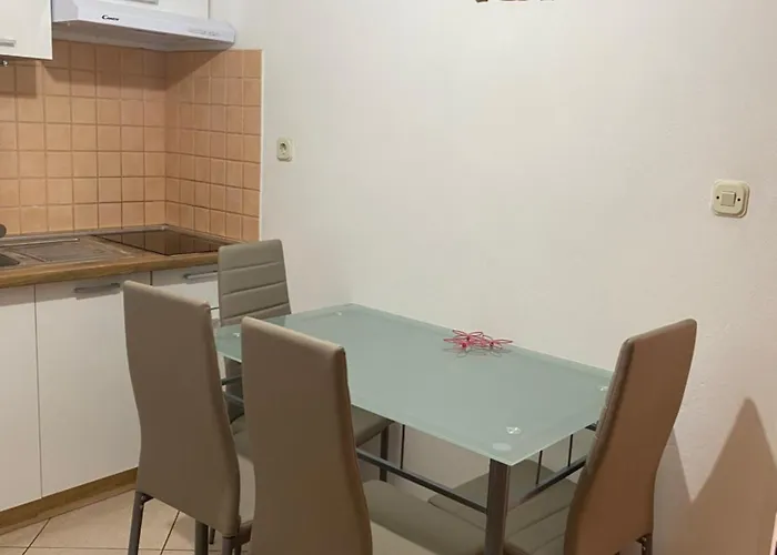 Plavia Biograd Gostinjska kuća