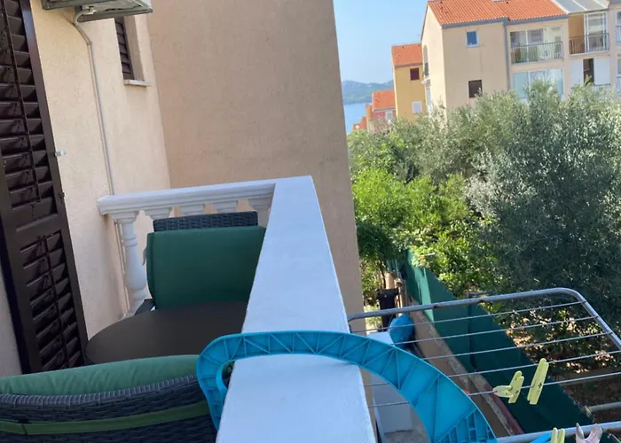 Plavia Biograd Pensión 4*