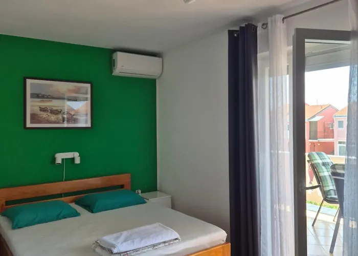 Plavia Biograd 3*