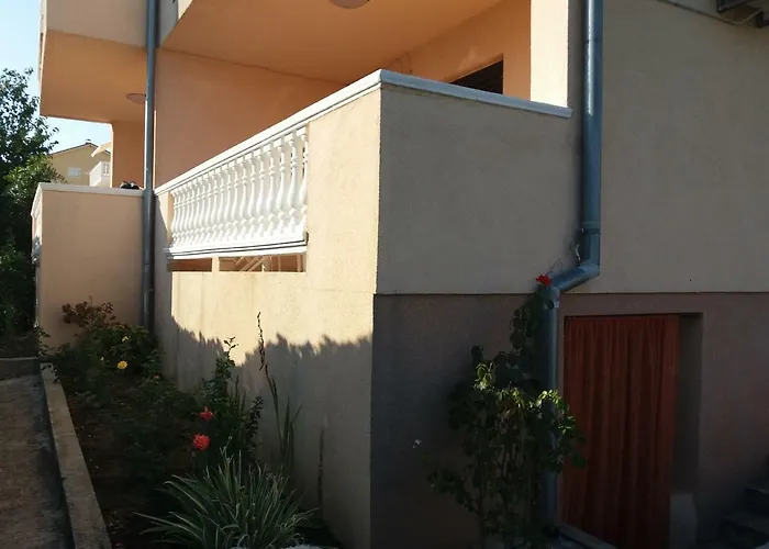 Plavia Biograd Gostinjska kuća 4*