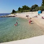 Plavia Biograd Pensión