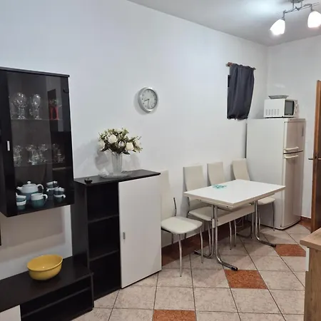 Plavia Biograd בית הארחה *