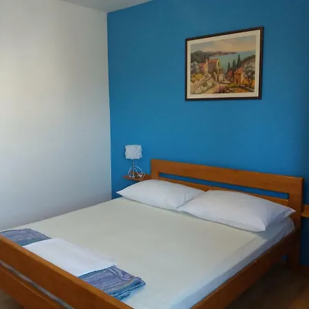 Plavia Biograd Konukevi 3*