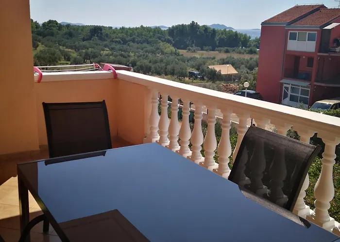 Gasthuis Plavia Biograd 4*