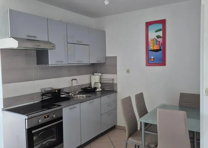 Plavia Biograd Gasthuis 4*