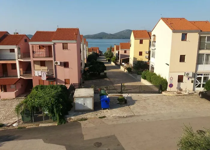Plavia Biograd Penzion Biograd Na Moru